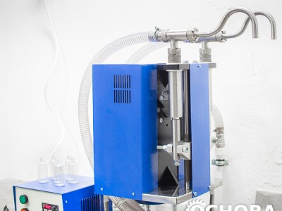 Дозатор УД-2 разливает жидкость для электронных сигарет